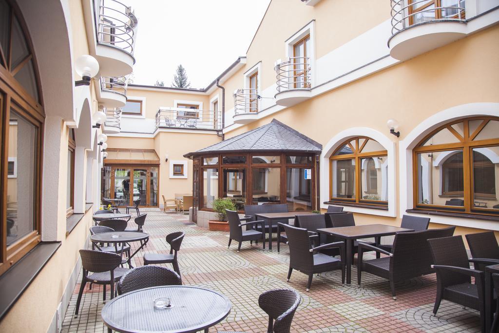 Hotel Eminent Zlaté Moravce Exterior foto